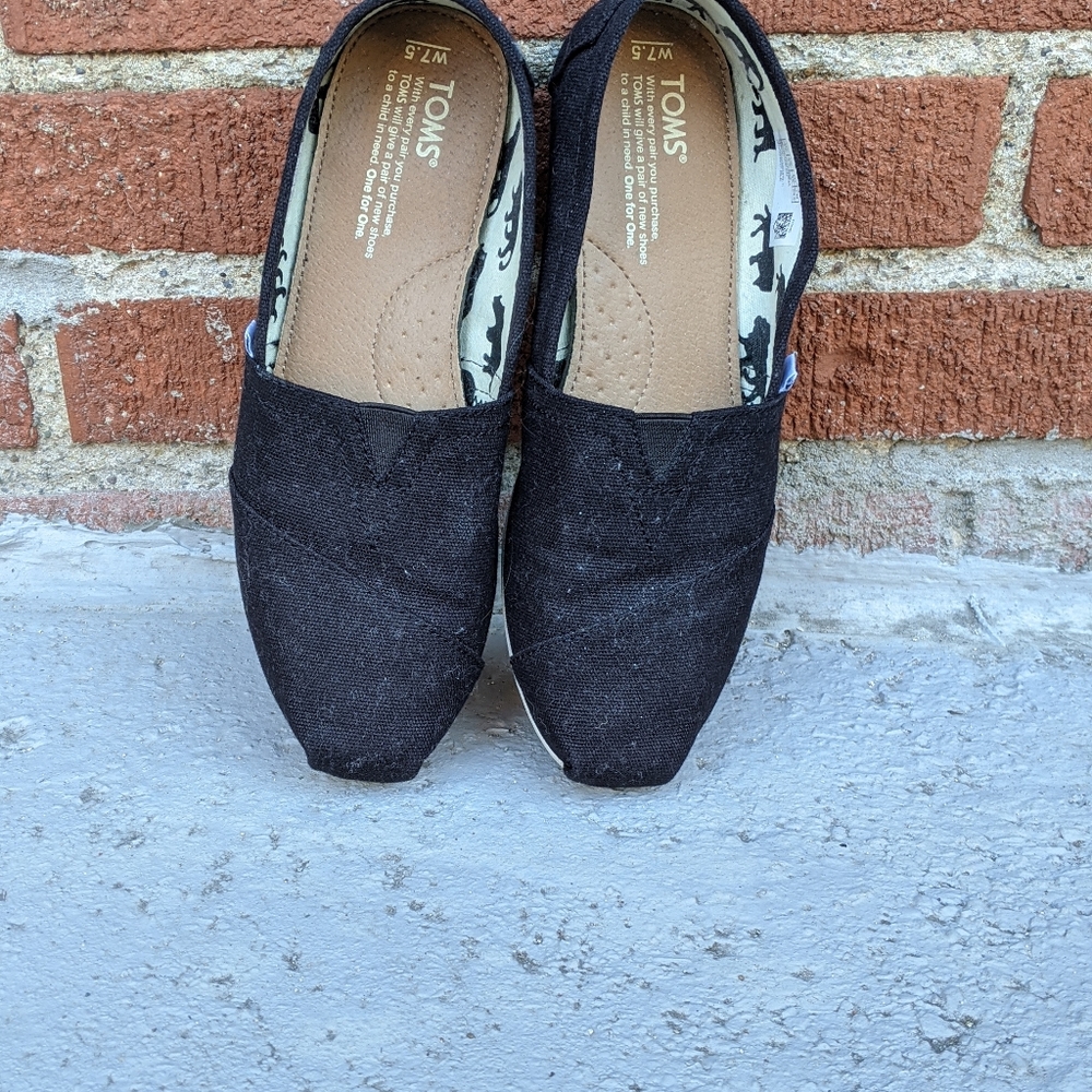 Toms Shoes women size 7.5